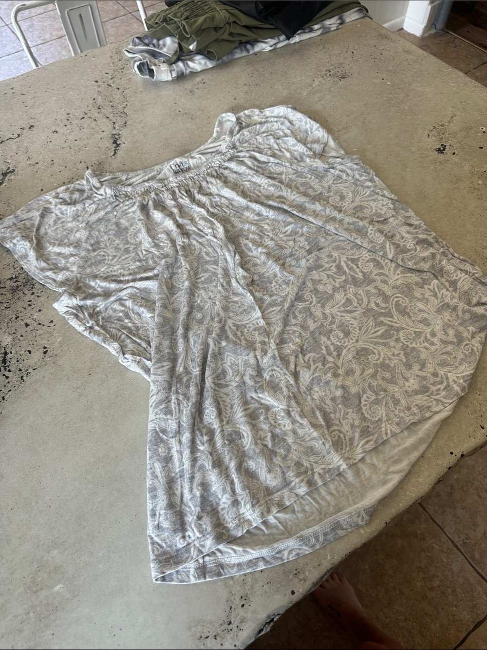 croft & barrow Light Gray Paisley Short-Sleeve Tunic